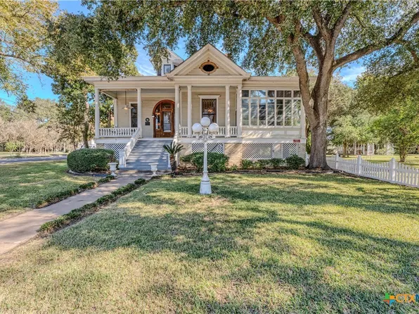 524 Saint Peter St, Gonzales, TX 78629