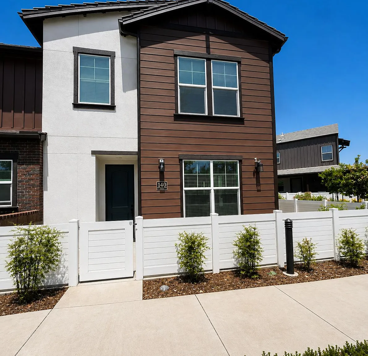 4 bed, 2.5 bath, 2214 sqft, $4,700 — Photo 1