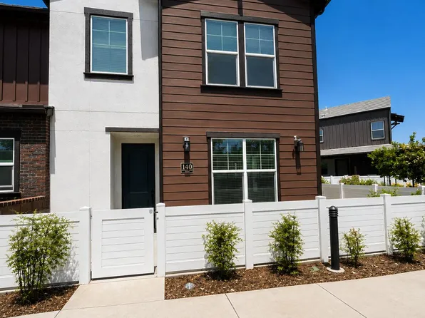 140 Farmhouse Dr #4, Simi Valley, CA 93065