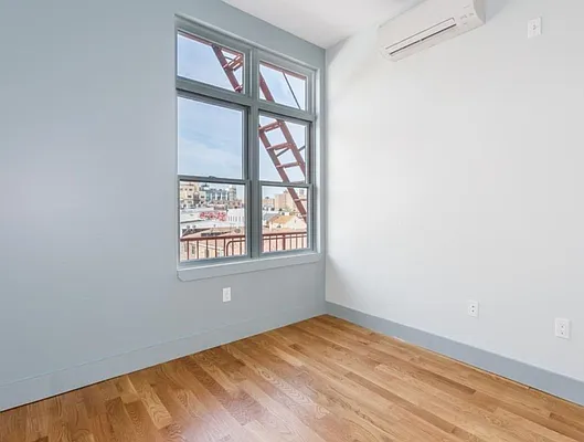 Rented by Delmark Realty LLC | media 17