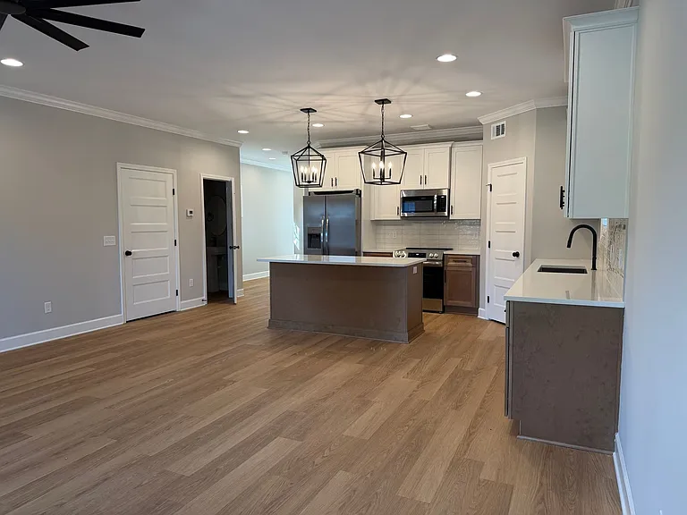 16 Lakeview — Photo 3
