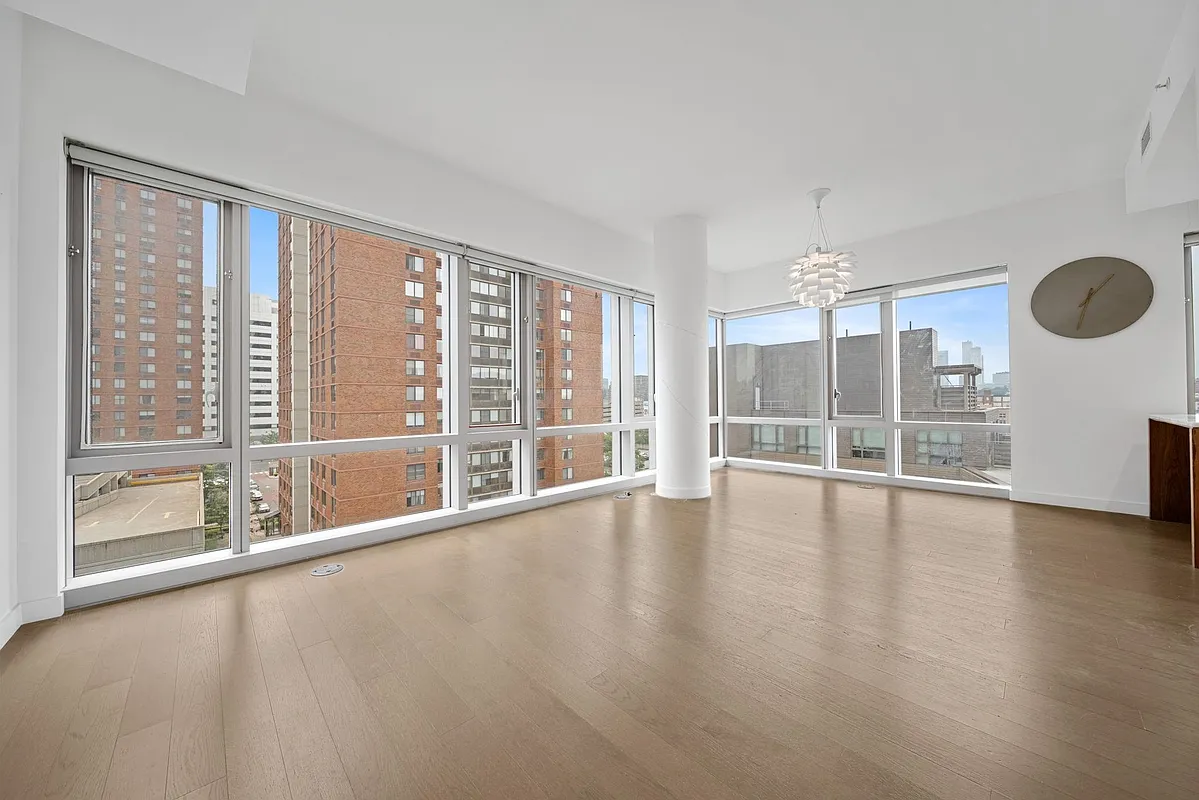 75 Park Lane South 912