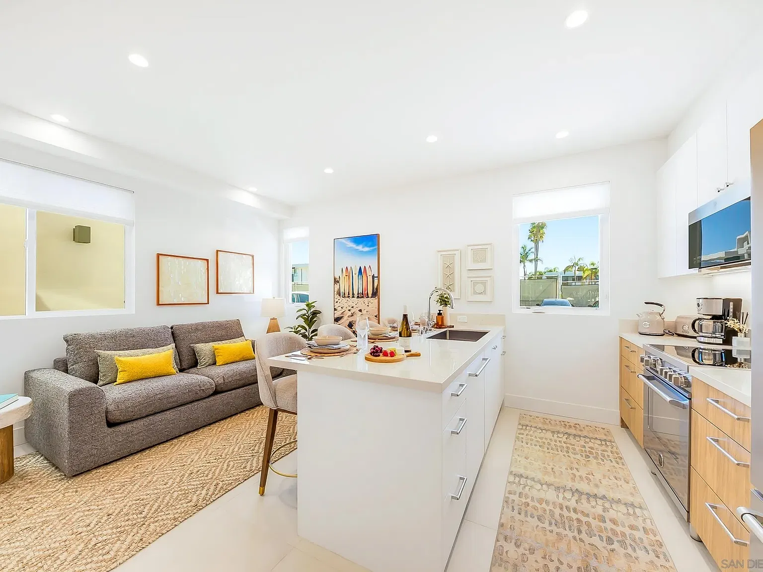 2 bed, 2.0 bath, 718 sqft, $6,000 — Photo 2