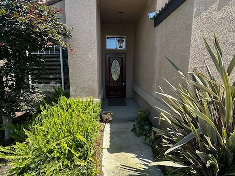 1896 N Matthew Ave — Photo 3