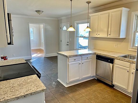 3rd image of 305 Juniper St