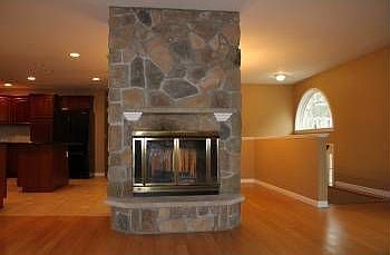 4th image of 963 Stoneleigh Ave