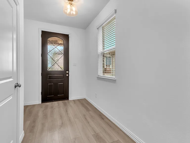 2136 Sunnymede Dr — Photo 2