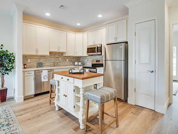 2nd image of 195 Echo Ln