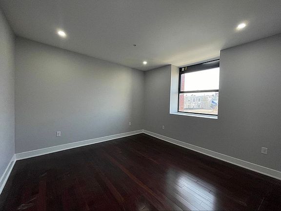 5th image of 302 Richmond St #I2