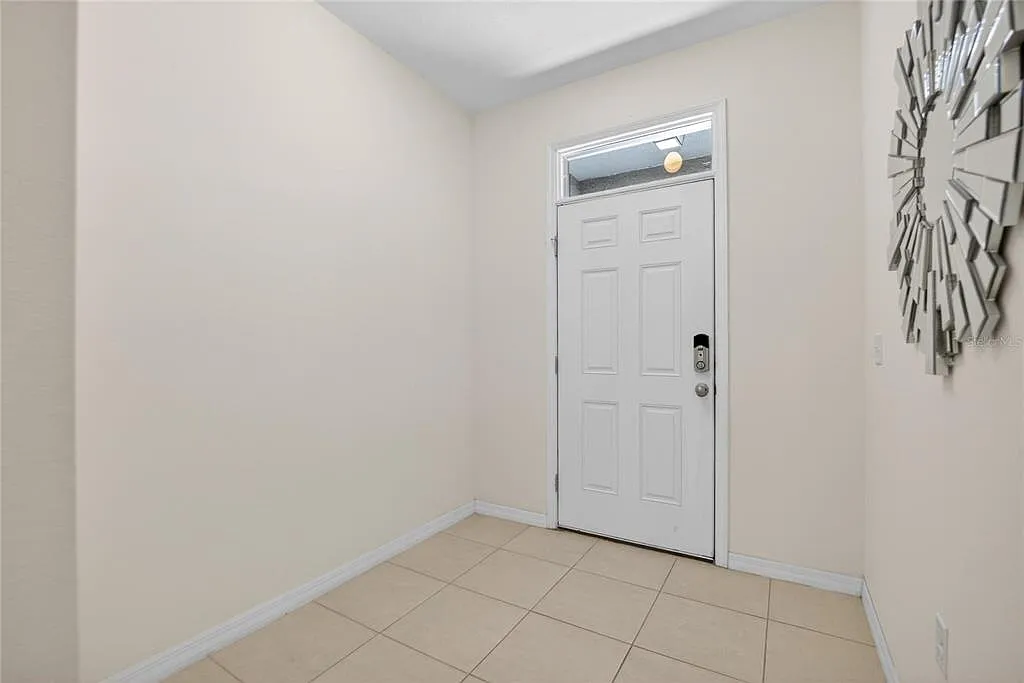 3 bed, 2.5 bath, 1707 sqft, $2,200 — Photo 4