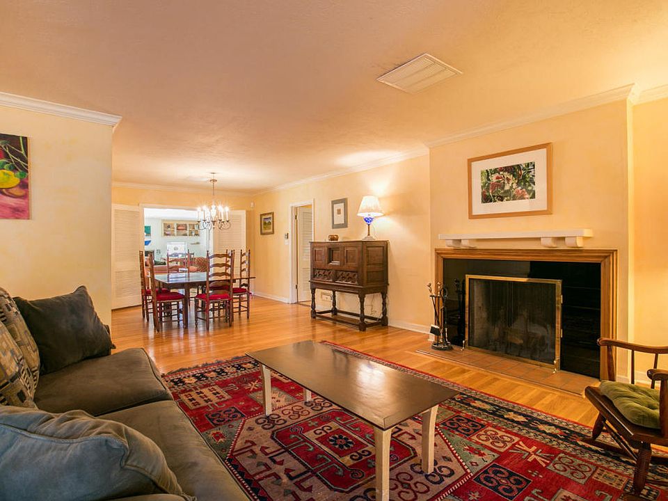 1st image of 913 Avenida Del Sol NE