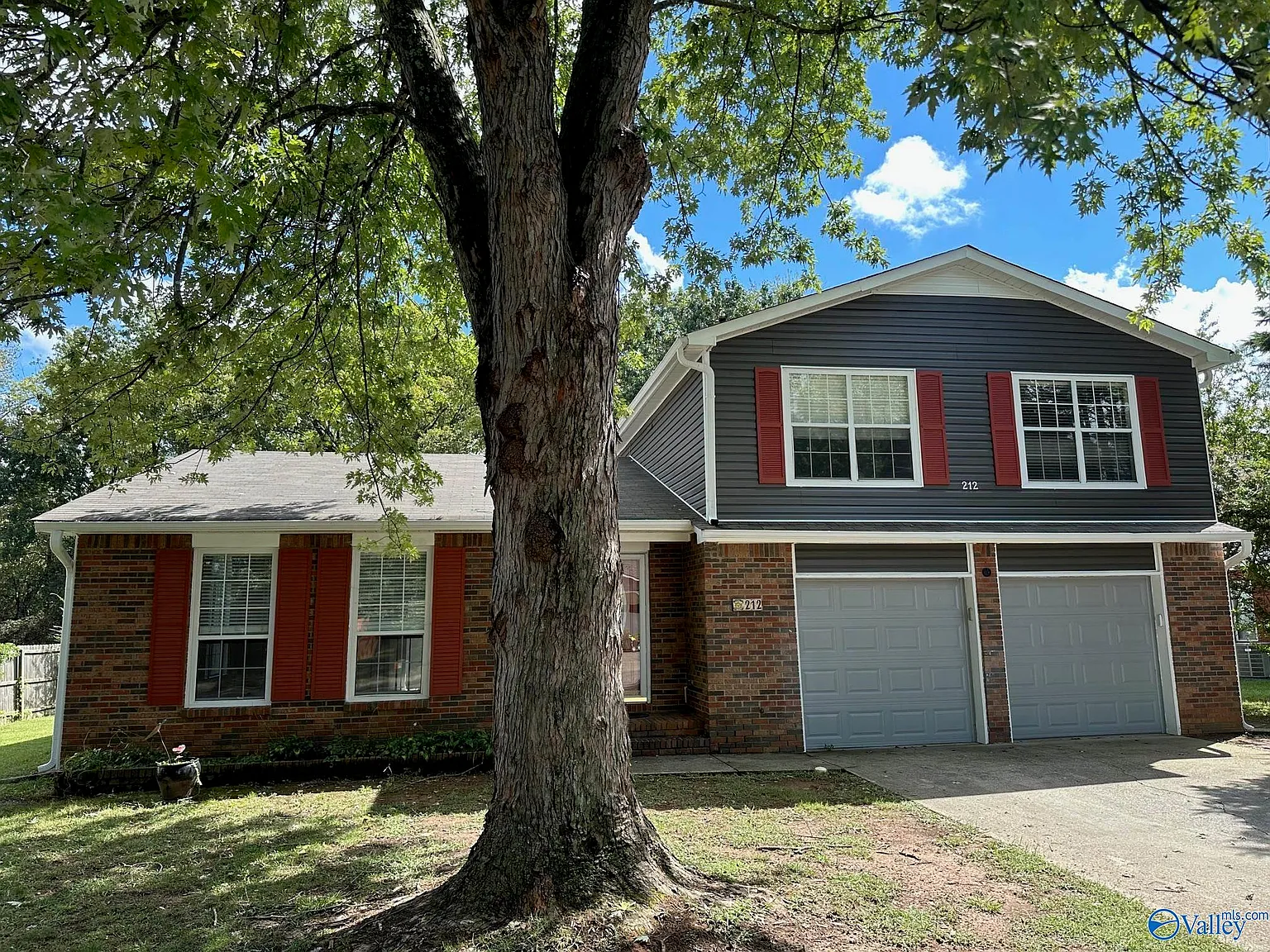 3 bed, 2.5 bath, 2287 sqft, $2,050 — Photo 1