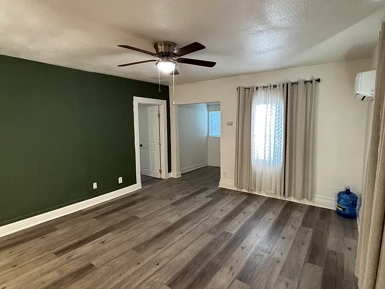 1013 Santiago Ave #A — Photo 3
