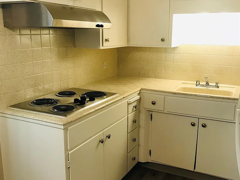 3915 Hamilton Ave — Photo 9
