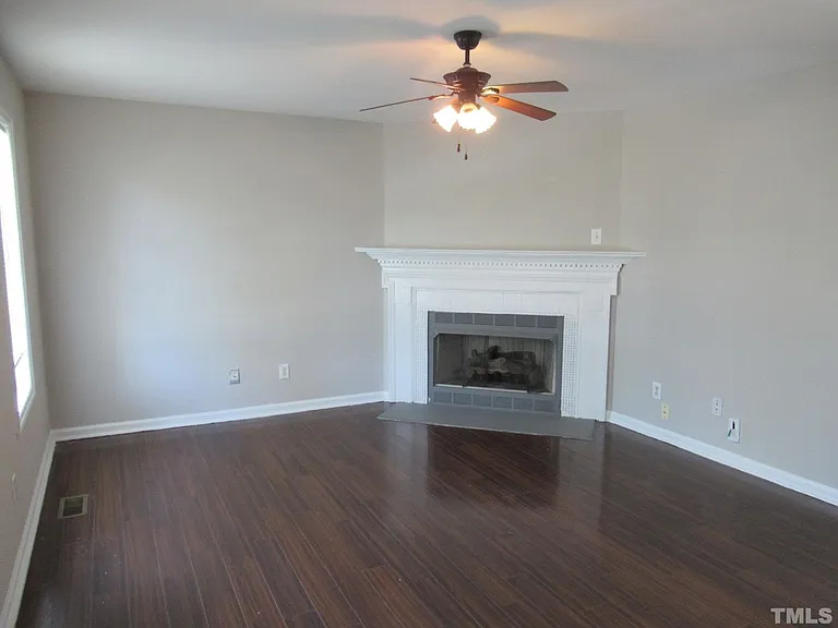 324 Springside Dr — Photo 2