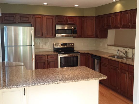Eat-in kitchen