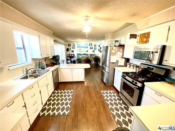 3rd image of 206 Valley View Dr