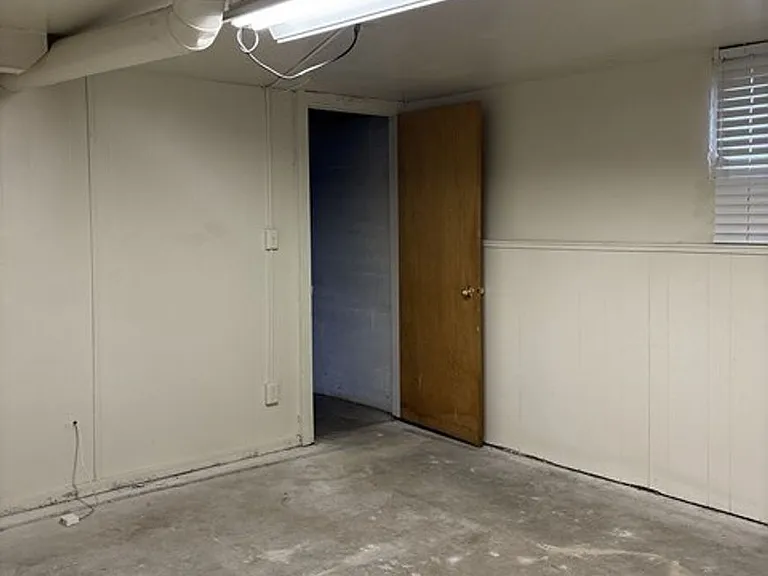 595 E Washington St — Photo 32