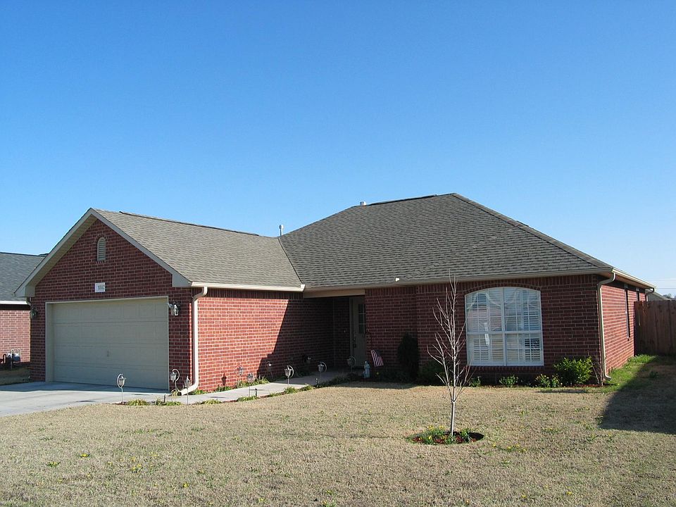 1st image of 1003 E Lauren Ln