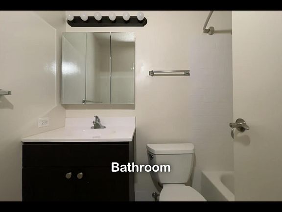 5th image of 1120 N Lasalle Dr #404