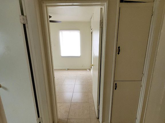 5th image of 694 N Park Ave