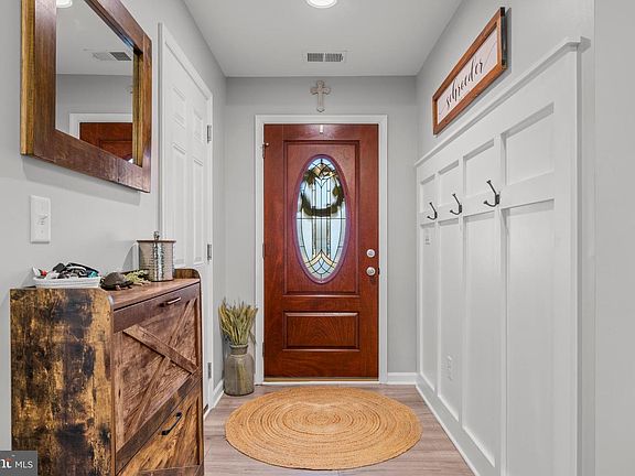 4th image of 105 Pearl Creek Ln