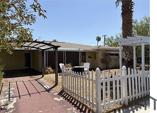2201 Beverly Way — Photo 3