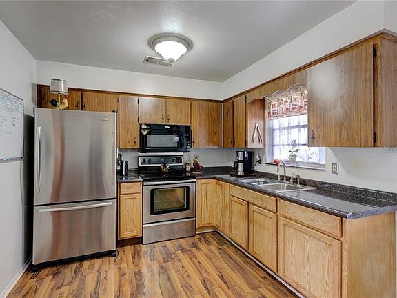 5th image of 2121 Beach Ave