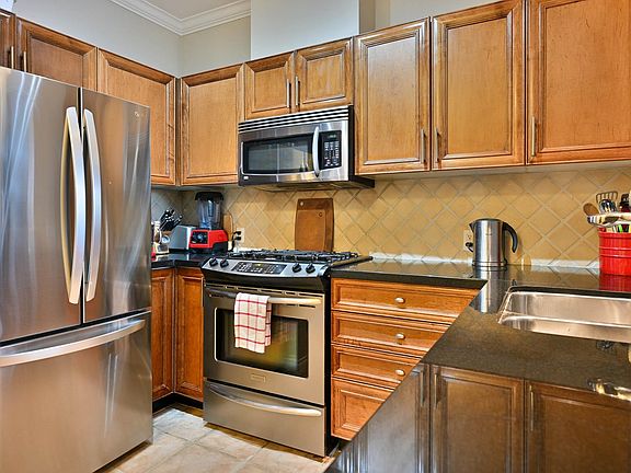 3rd image of 2175 Salal Dr #407