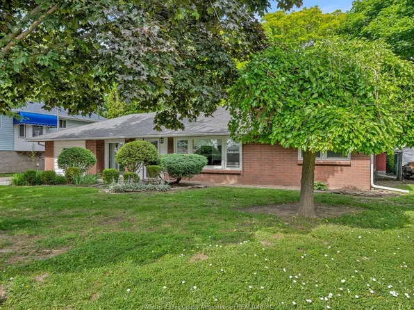 3278 Clemenceau Blvd, Windsor, ON N8T 2R7