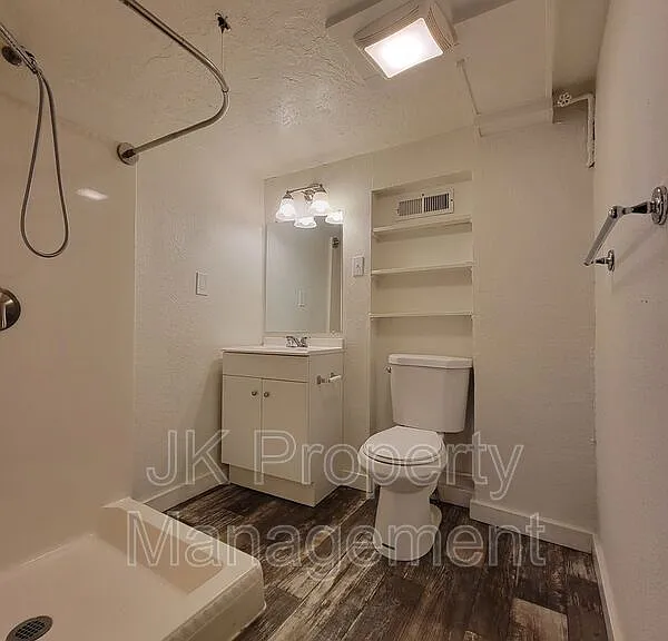 2027 Smelter Ave NE #6 — Photo 11