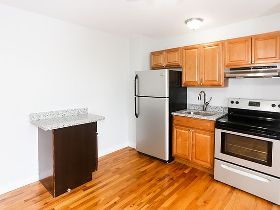 3rd image of 7450 N Greenview Ave APT 85