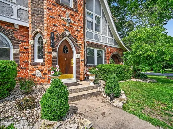 1200 W 72nd St, Kansas City, MO 64114
