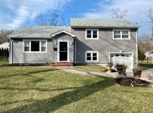 17 Riker Hill Rd, Livingston, NJ 07039