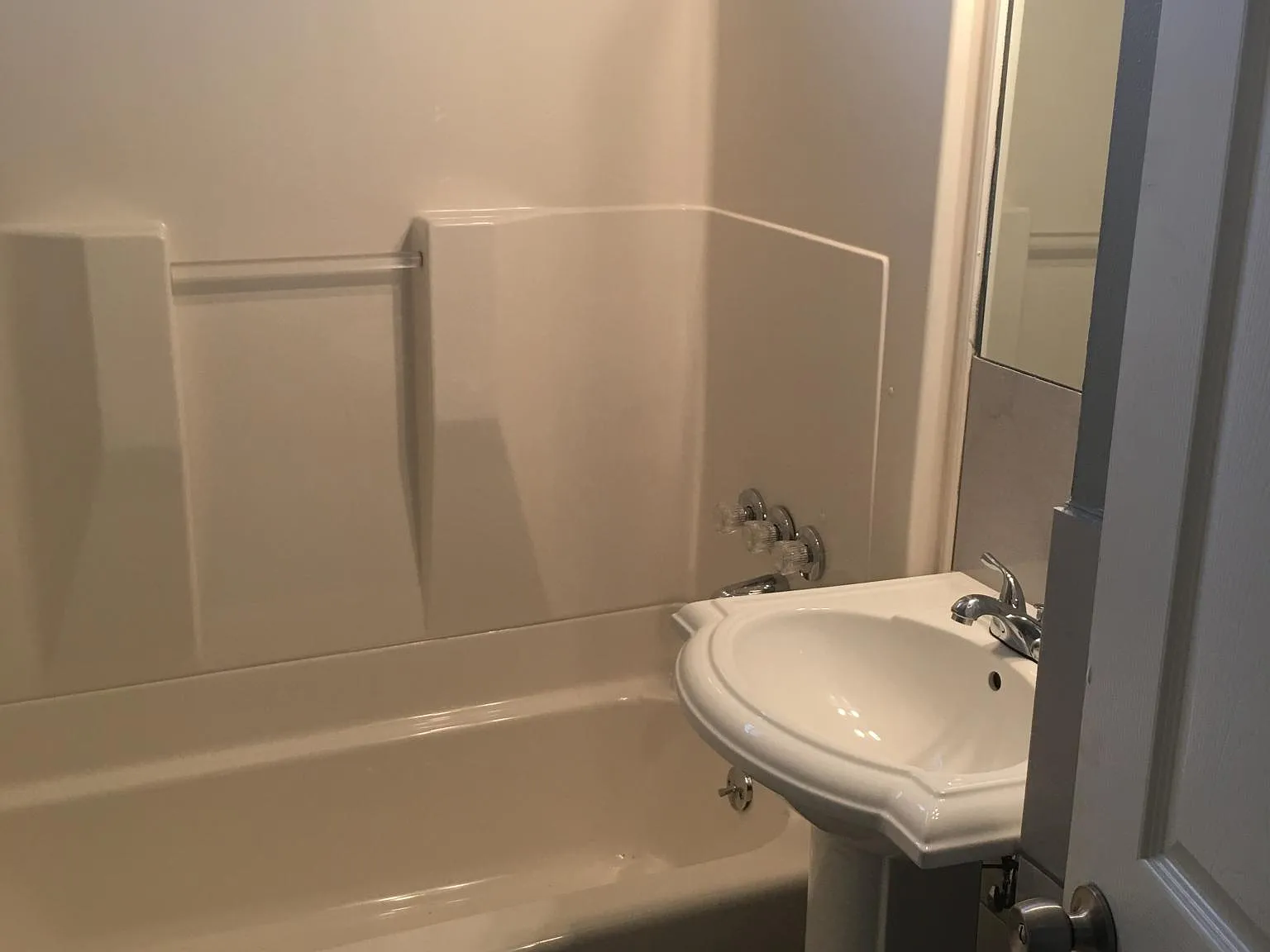 2 bed, 900 sqft, $1,250 — Photo 2