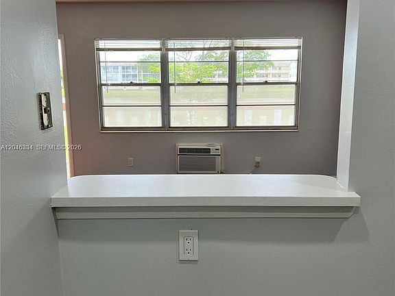 2nd image of 359 Preston E #359-I