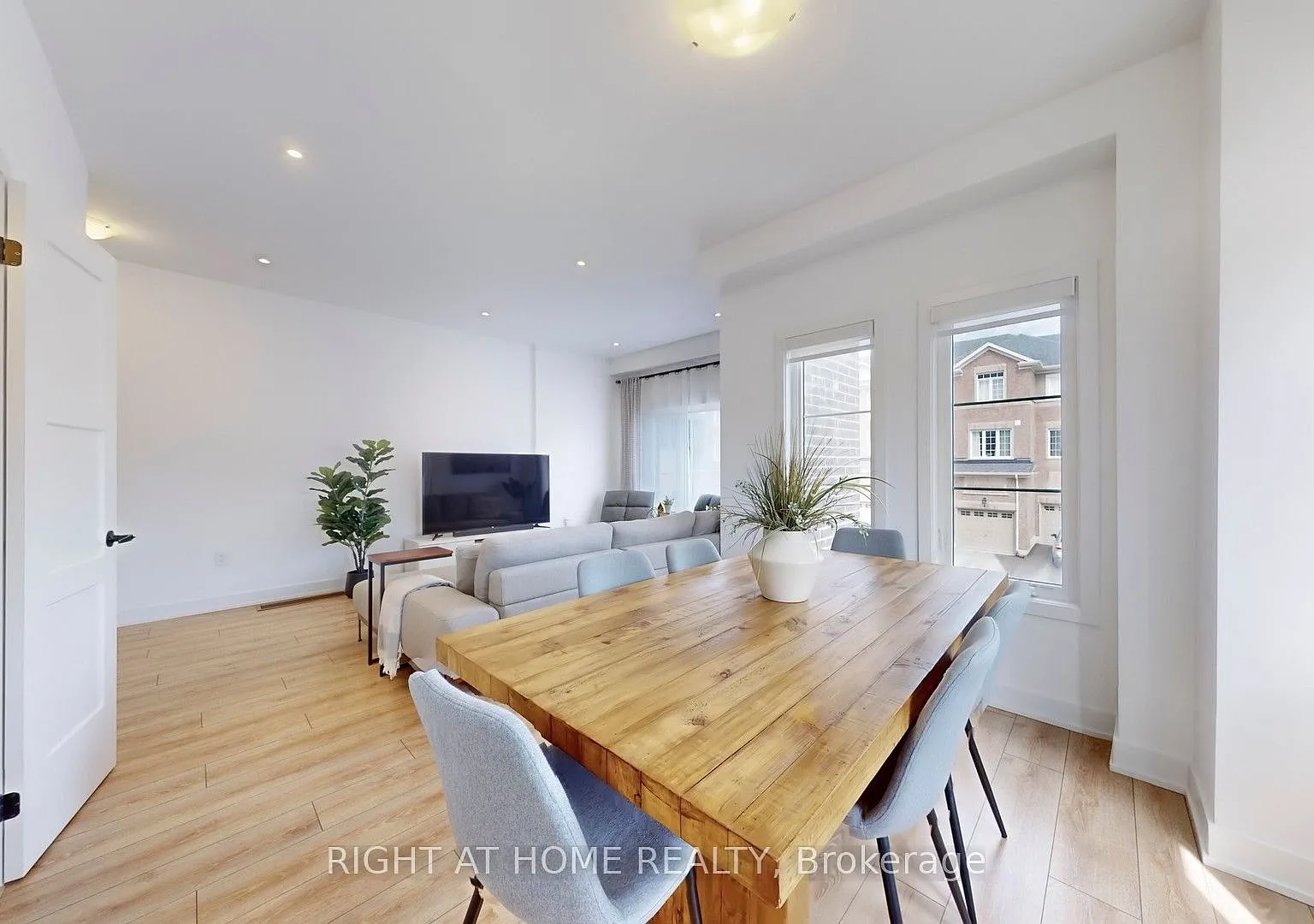 4 bed, $2,900 — Photo 4