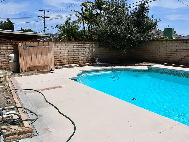 522 E Collins Ave — Photo 57