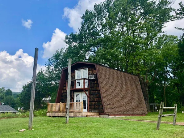 2975 National Pike, Chalk Hill, PA 15421