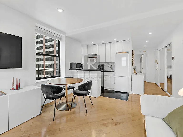 150 W 51st St #1919 — Photo 7