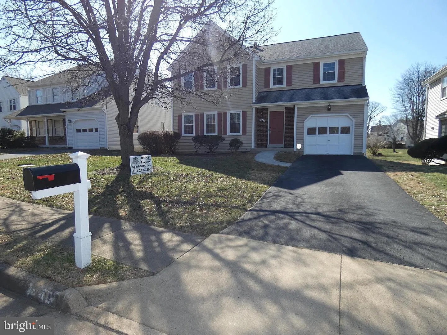3 bed, 4.0 bath, 2360 sqft, $4,700 — Photo 2