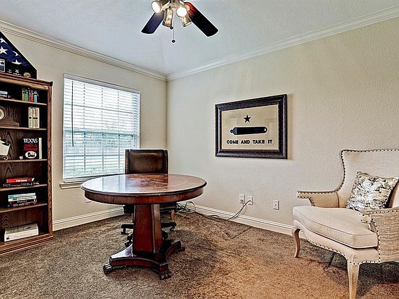 4th image of 671 Park View Ln