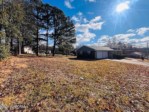 5th image of 702 Belmont Dr