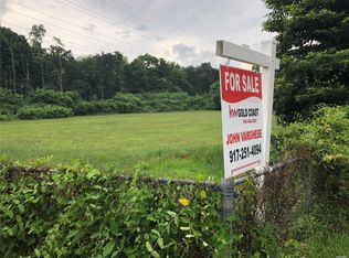 93 Wheeler Rd, Central Islip, NY 11722