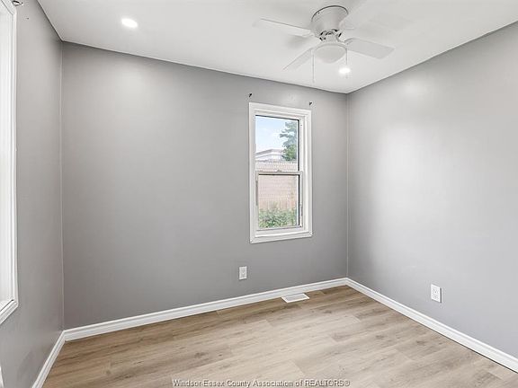 5th image of 1016 Hickory Rd