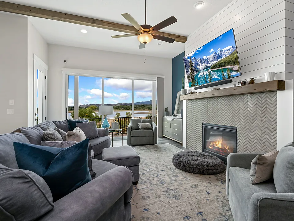 4422 Martinson Dr