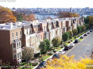 122 Kensington Dr UNIT 122, Fort Lee, NJ 07024