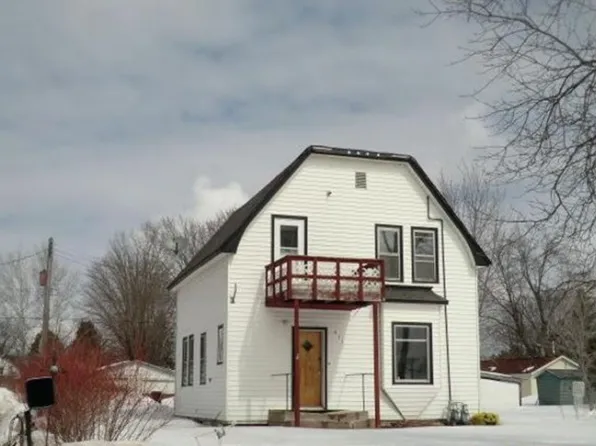 611 E Butternut Ave, Luck, WI 54853