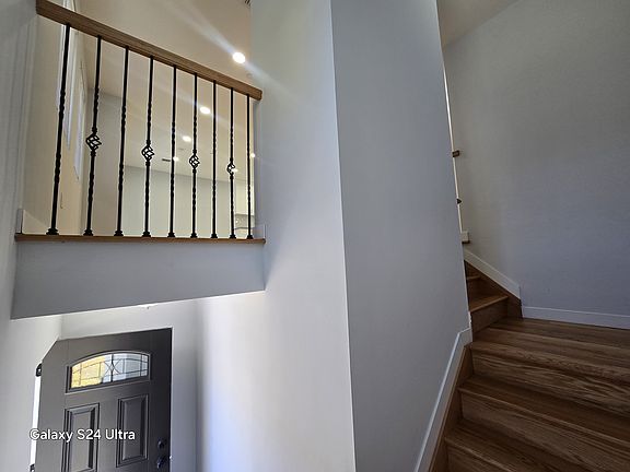 2nd image of 27 Starbuck St #2