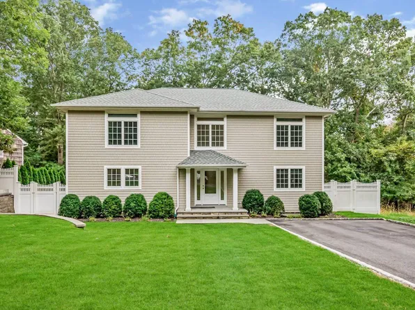 https://photos.zillowstatic.com/fp/85cdfef058d2fcab2f986909e1eba511-p_e.webp